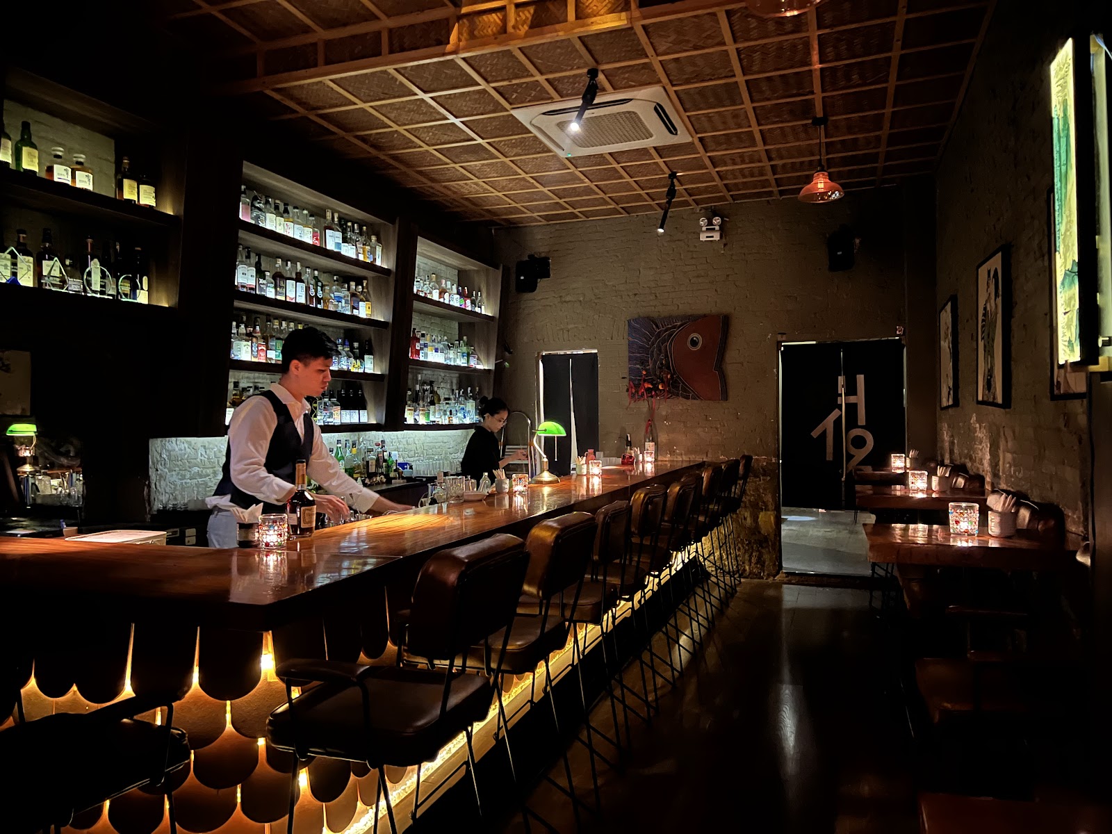 바 카운터 — 419.Cocktails & Cine Bar의 칵테일이 만들어지는 곳