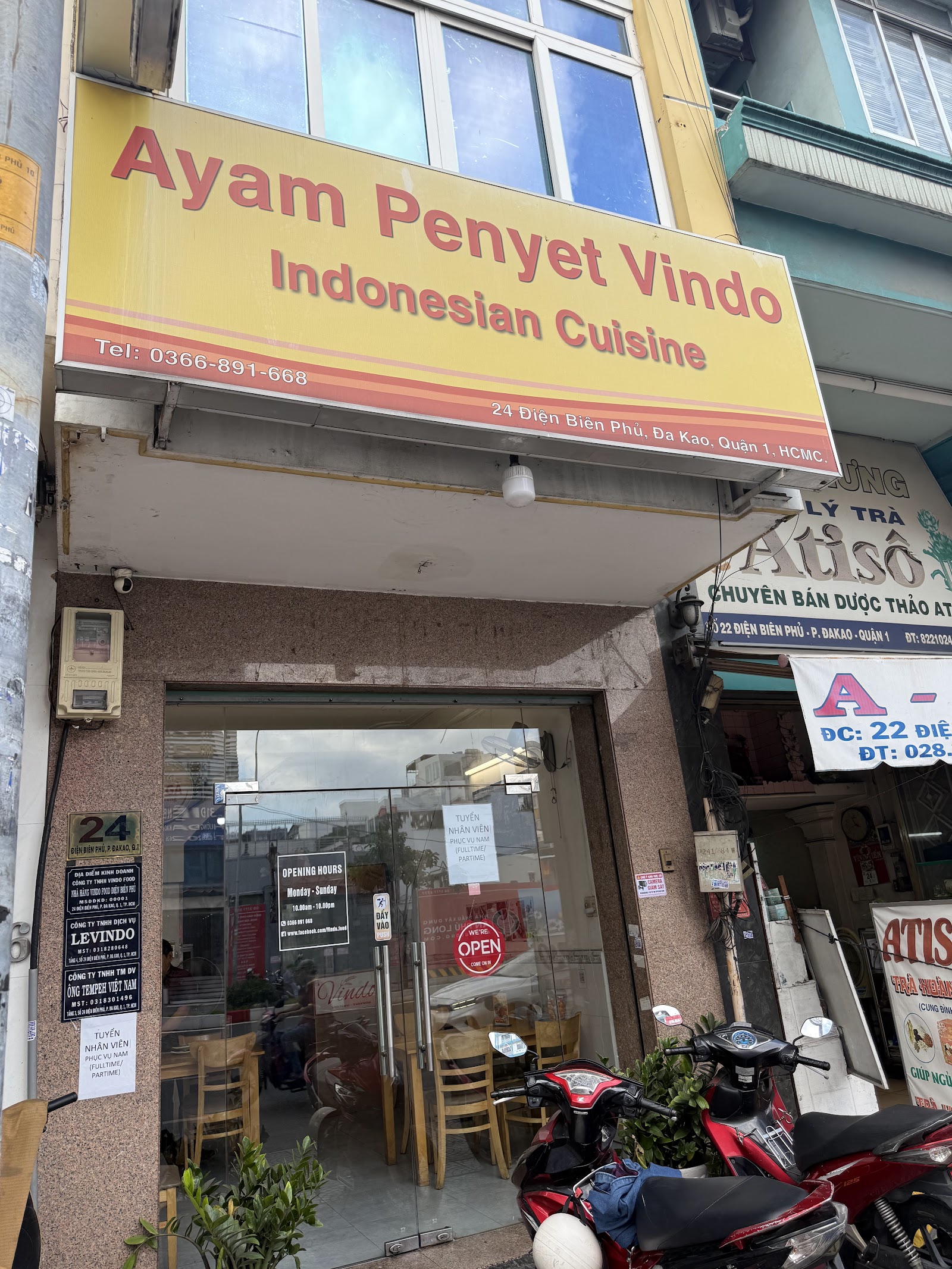 Ayam Penyet Vindo 매장 외관 — 디엔비엔푸 24번지의 간판