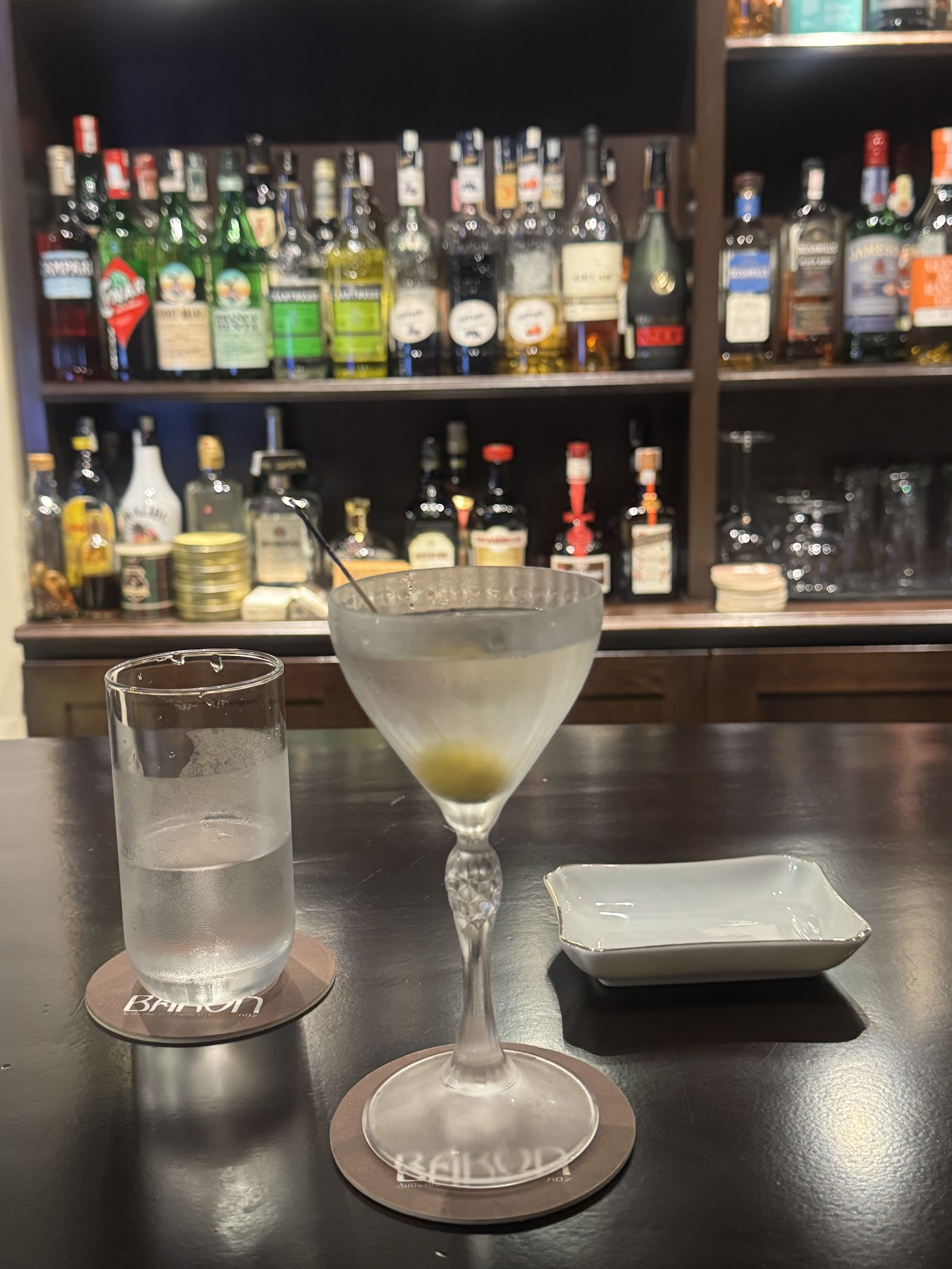 Một ly martini tại Baron Bar