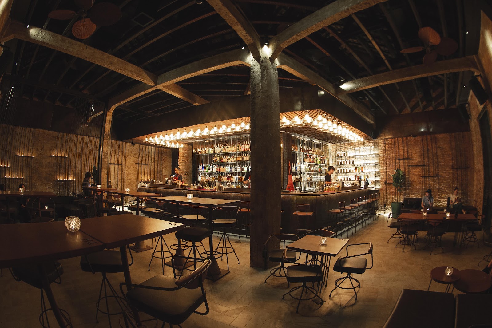 Quầy bar chính của Drinking & Healing