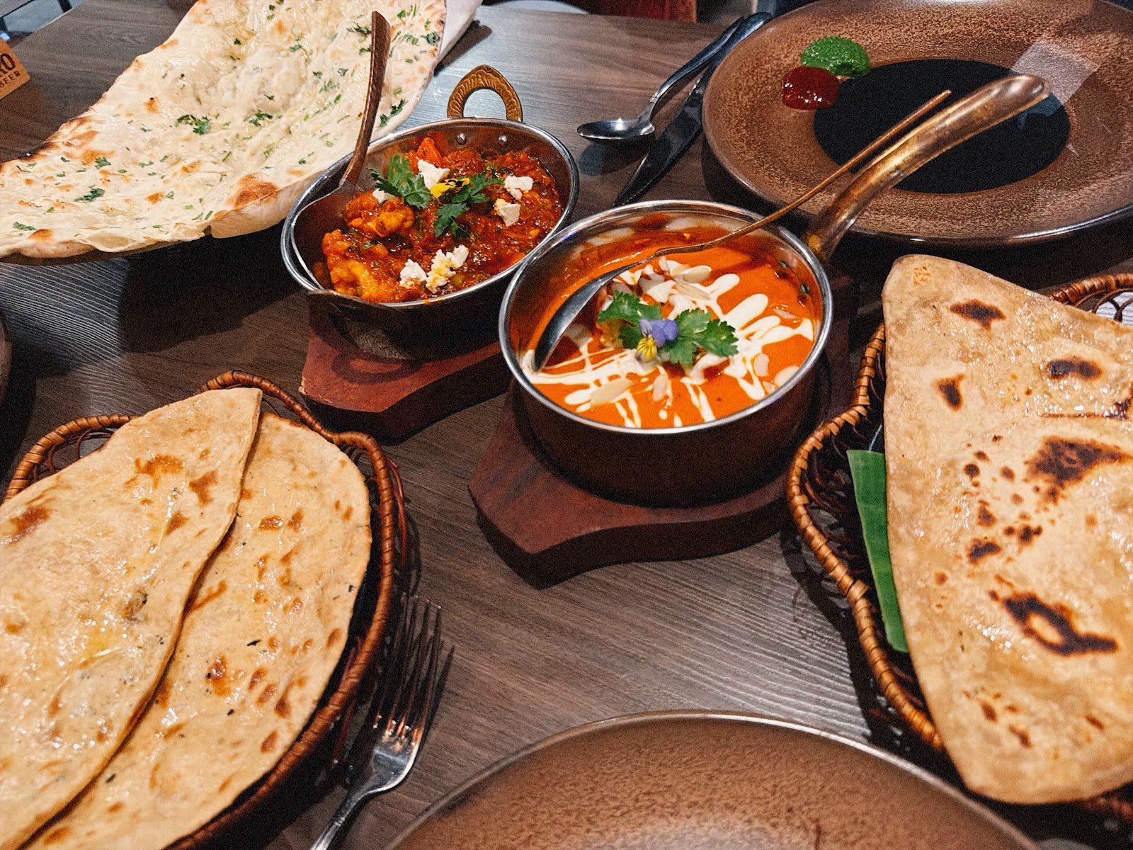 Curry bowls with naan bread