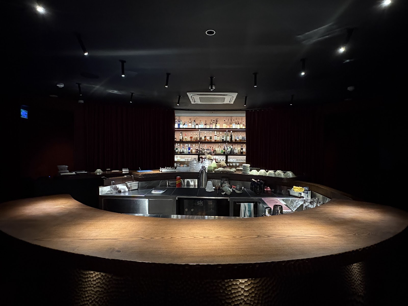 The Oculus circular bar — the lens