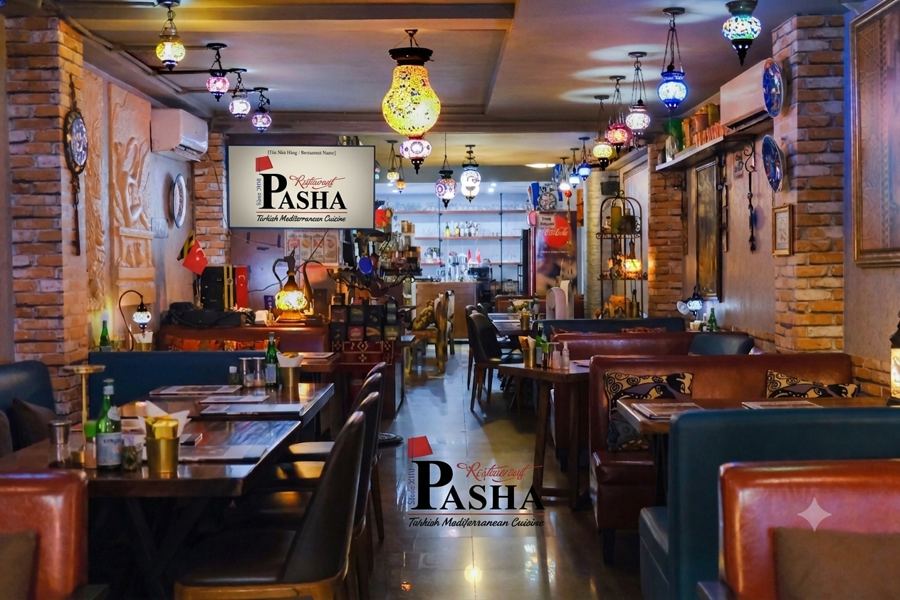 Phòng ăn: biển hiệu PASHA, đèn mosaic Thổ và ghế booth da