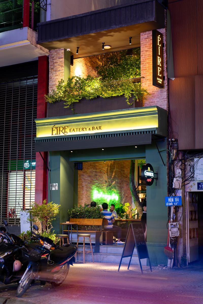 The Éire storefront at night with its lit Guinness sign