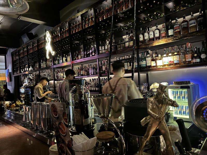 The bartenders and the bar vibe