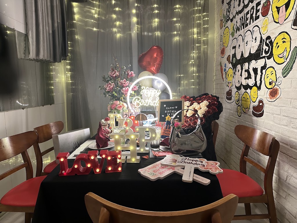 FOOD IS BEST 벽화, LOVE 불빛 글자, 네온 Happy Birthday 링