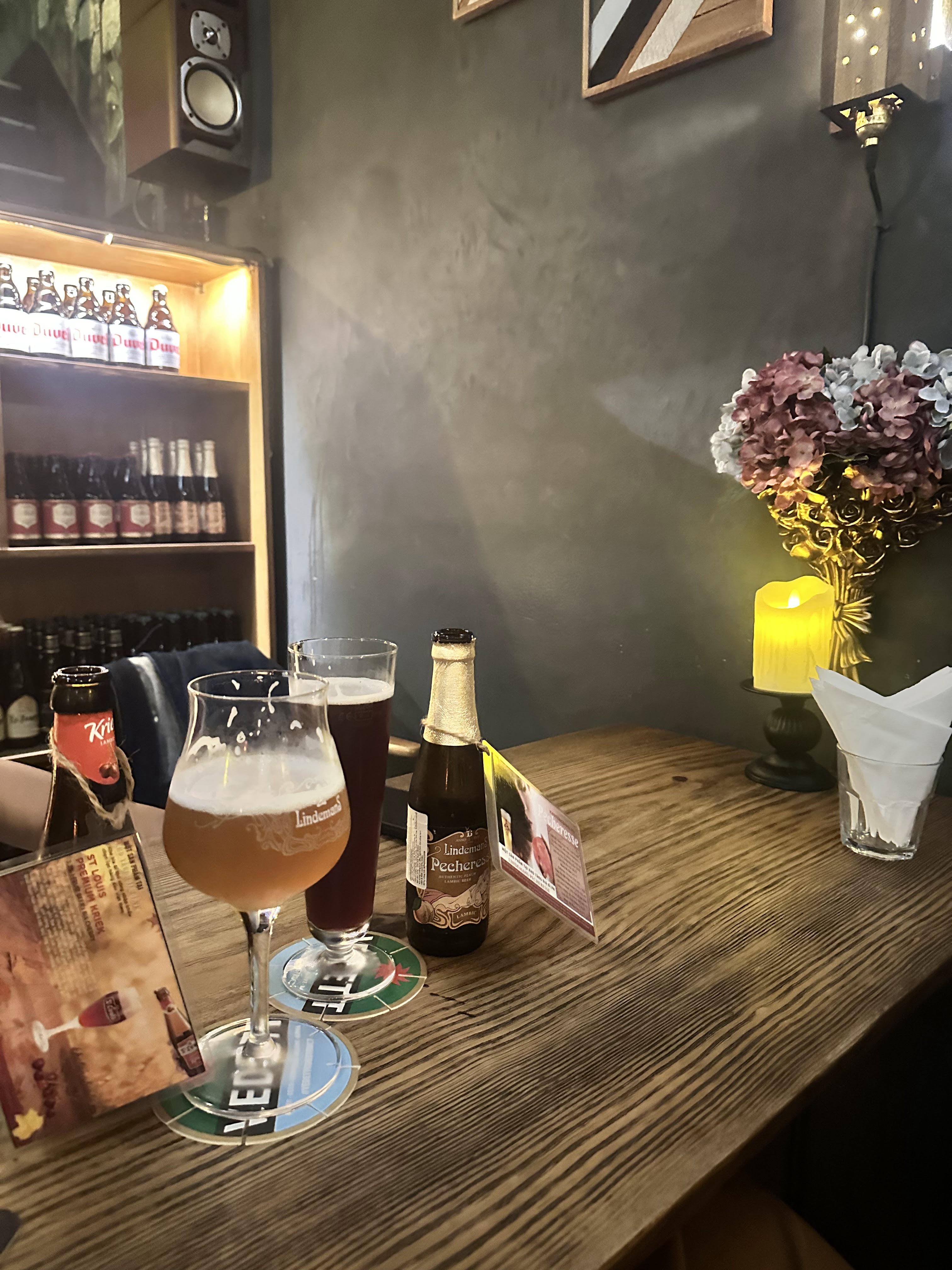 Lindemans and Kwak in proper glassware