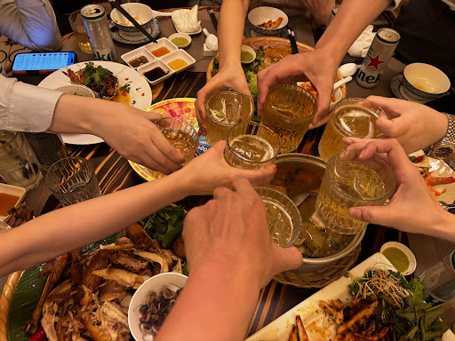 훠궈 위 맥주 건배