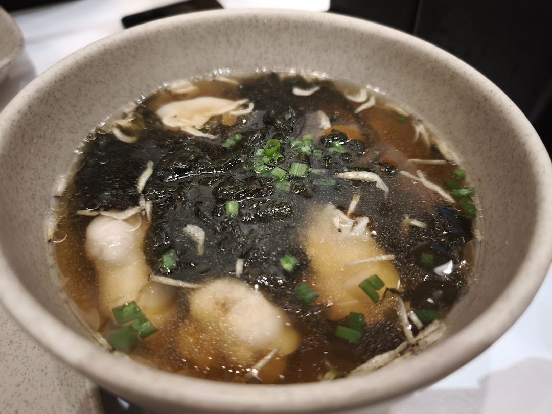 맑은 국물 수프 — 완탕, 김, 달걀, 파